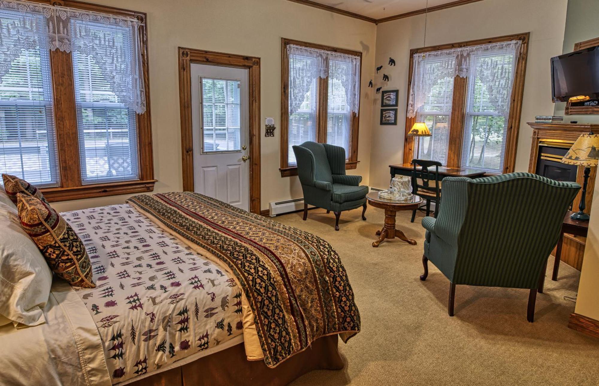 Rockwell Falls Inn And Wine Bar Lake Luzerne Bilik gambar