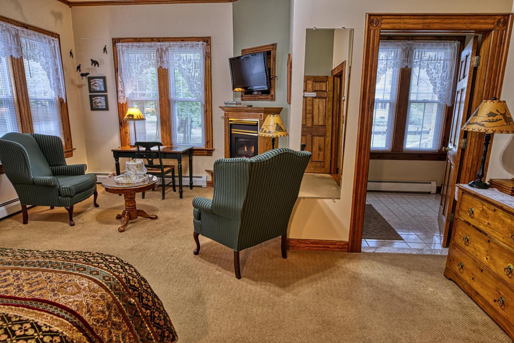 Rockwell Falls Inn And Wine Bar Lake Luzerne Bilik gambar