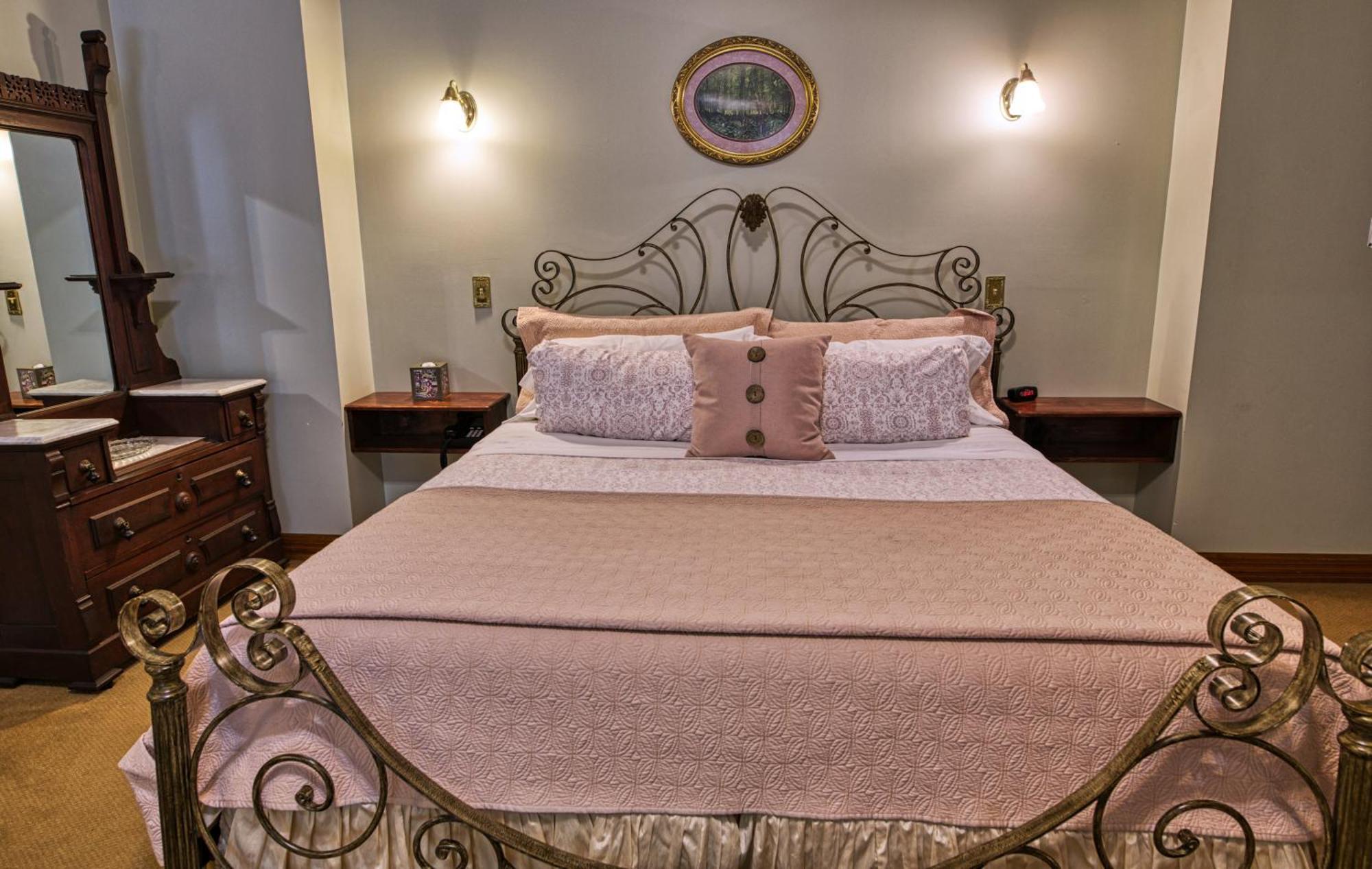 Rockwell Falls Inn And Wine Bar Lake Luzerne Bilik gambar