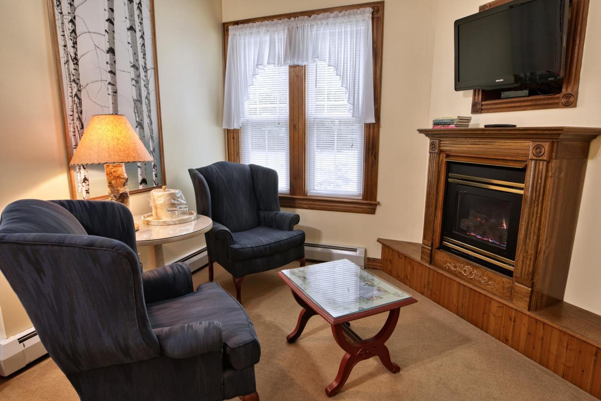 Rockwell Falls Inn And Wine Bar Lake Luzerne Bilik gambar