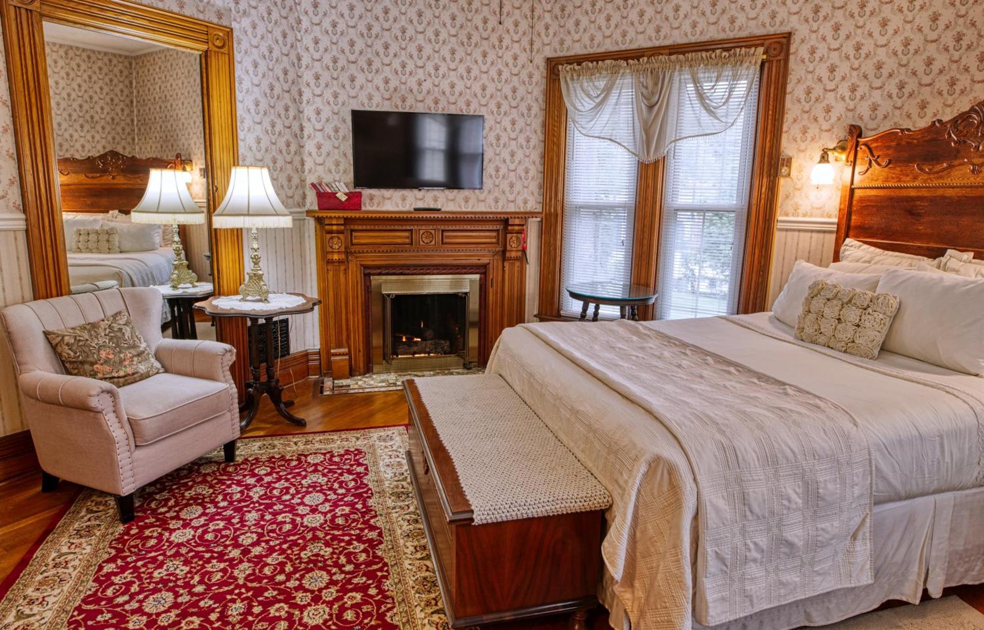 Rockwell Falls Inn And Wine Bar Lake Luzerne Bilik gambar