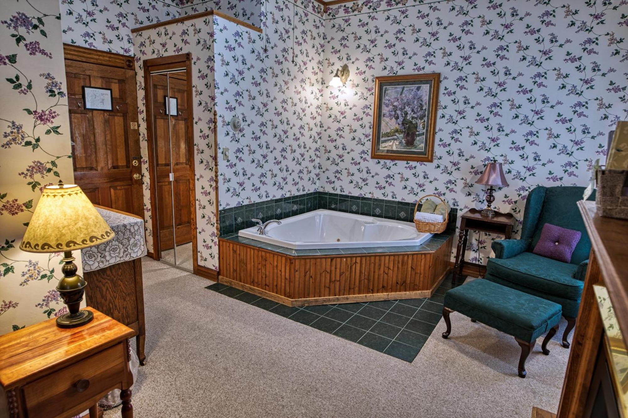 Rockwell Falls Inn And Wine Bar Lake Luzerne Bilik gambar